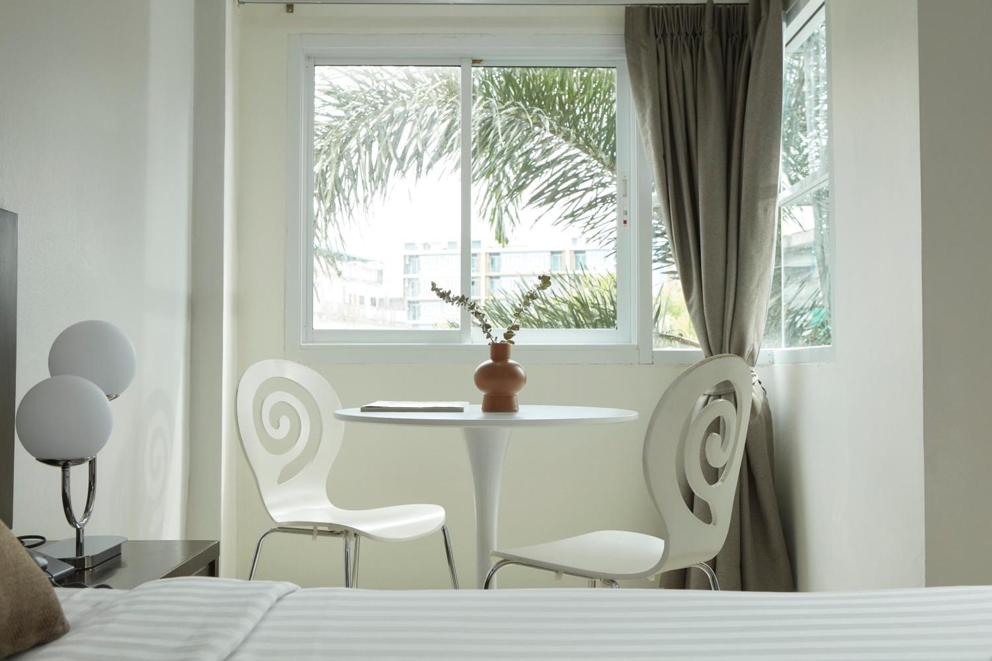 Rhienchai Place Hotel Сурат Тхани Екстериор снимка