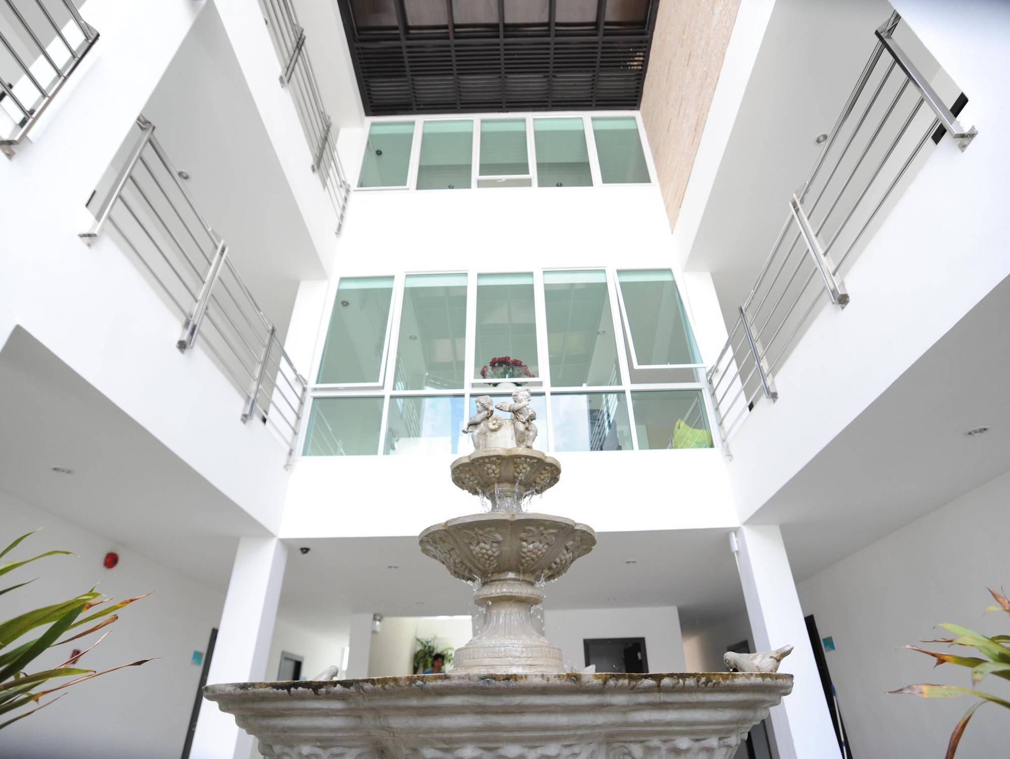 Rhienchai Place Hotel Сурат Тхани Екстериор снимка