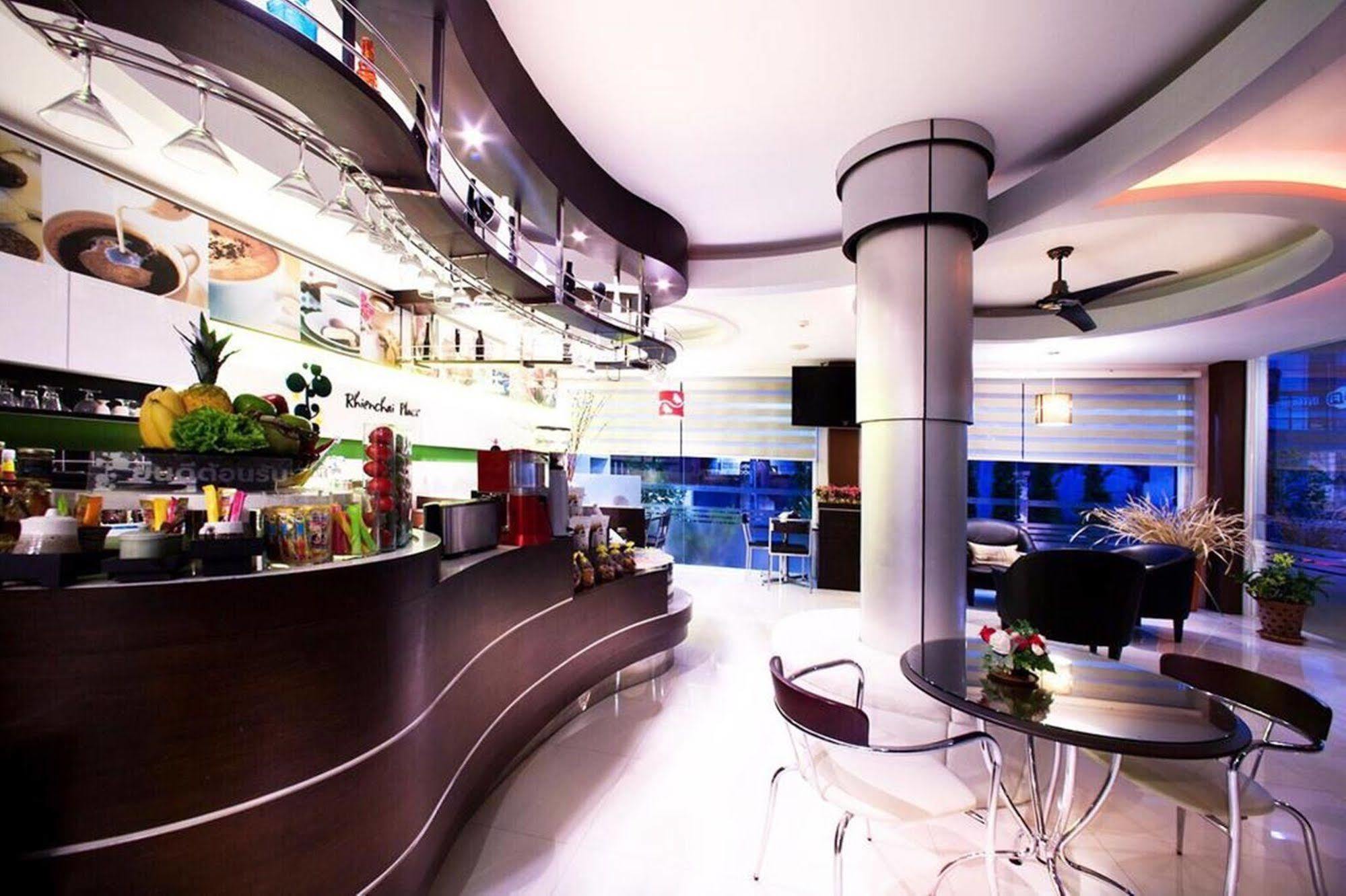 Rhienchai Place Hotel Сурат Тхани Екстериор снимка