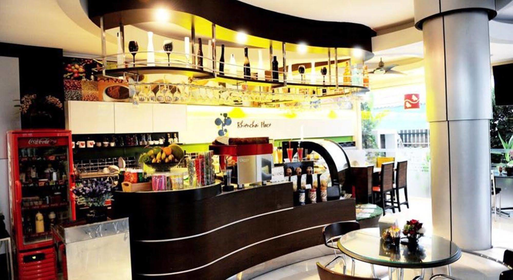 Rhienchai Place Hotel Сурат Тхани Екстериор снимка