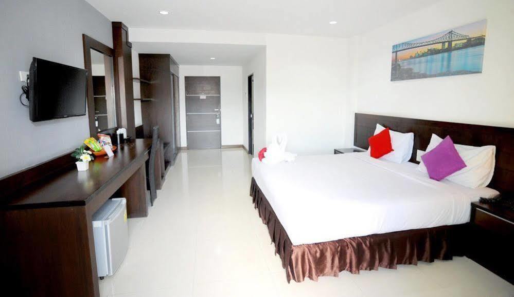 Rhienchai Place Hotel Сурат Тхани Екстериор снимка